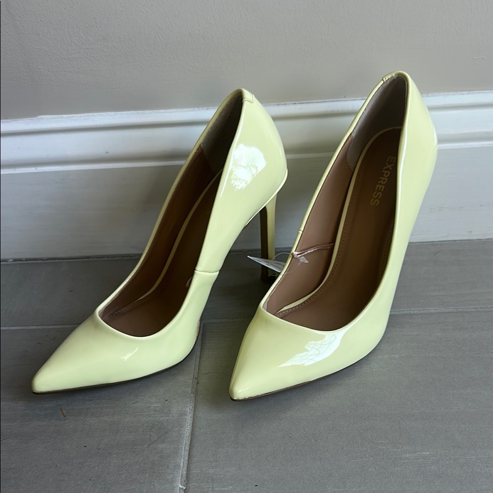 Express Women's Cream Heels
